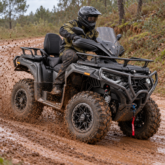Loncin XWolf 1000 numa curva enlameada-3